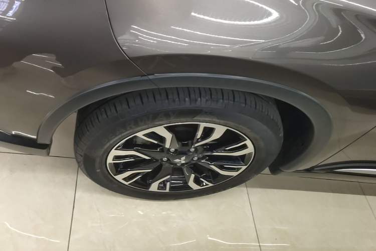 Used Mitsubishi Outlander 2020 2.4L 4x4 Zhi Xiang Edition 5 Seats Left Front Wheel Hub