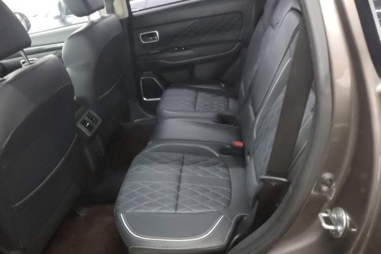 Used Mitsubishi Outlander 2020 2.4L 4x4 Zhi Xiang Edition 5 Seats Left Rear Seat