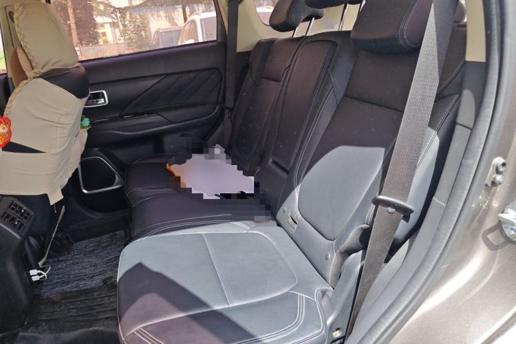 Used Mitsubishi Outlander 2020 2.0L Two-Wheel Drive Enjoyment Version 5 Seats Left Rear Seat