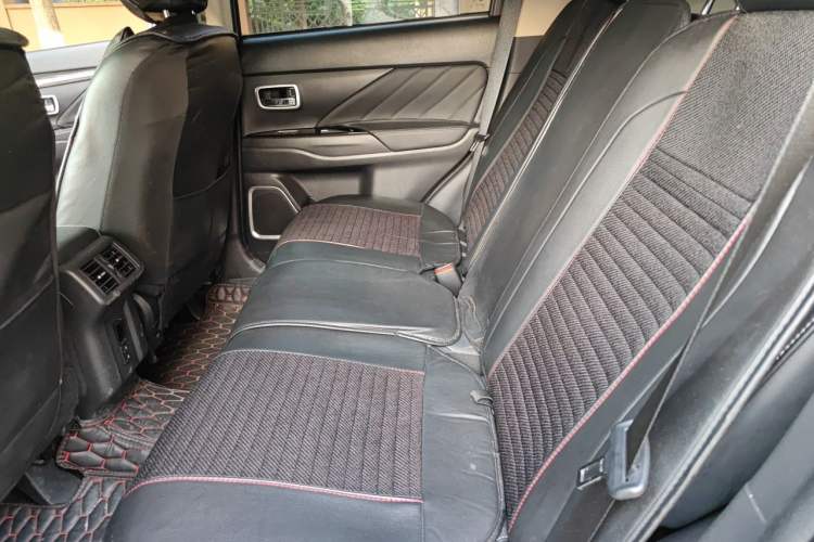 Used Mitsubishi Outlander 2020 2.0L Two-Wheel Drive Enjoyment Version 5 Seats Left Rear Seat