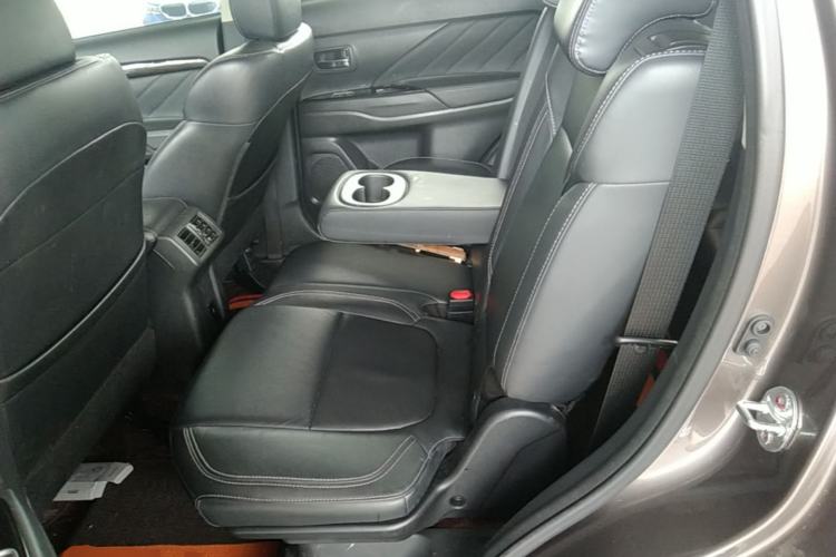 Used Mitsubishi Outlander 2020 2.0L Two-Wheel Drive Comfort Edition 7-Seater Left Rear Seat