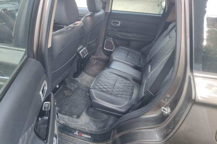 Used Mitsubishi Outlander 2020 2.4L 4x4 Zhi Xiang Edition 5 Seats Left Rear Seat