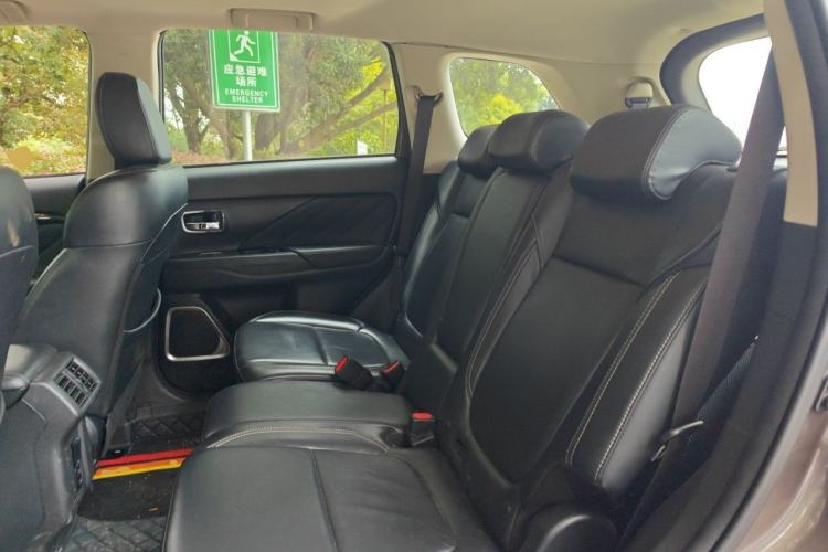 Used Mitsubishi Outlander 2020 2.0L Two-Wheel Drive Comfort Edition 7-Seater Left Rear Seat