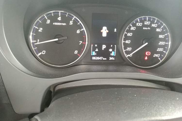 Used Mitsubishi Outlander 2020 2.0L Two-Wheel Drive Comfort Edition 7-Seater Odometer Close Up