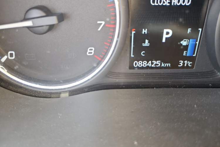 Used Mitsubishi Outlander 2020 2.0L Two-Wheel Drive Enjoyment Version 5 Seats Odometer Close Up