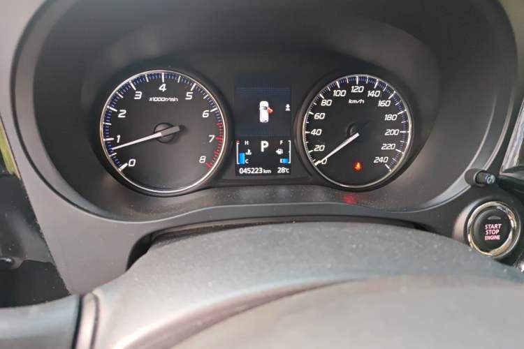 Used Mitsubishi Outlander 2020 2.0L Two-Wheel Drive Enjoyment Version 5 Seats Odometer Close Up