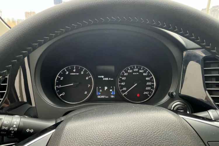 Used Mitsubishi Outlander 2020 2.0L Two-Wheel Drive Enjoyment Version 5 Seats Odometer Close Up
