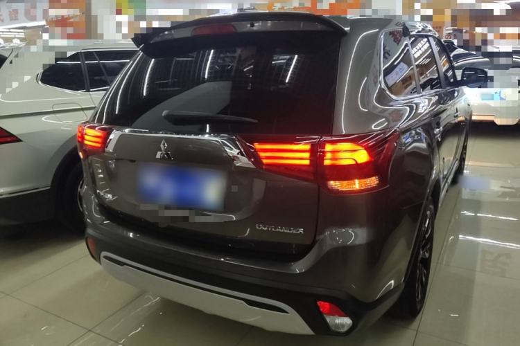 Used Mitsubishi Outlander 2020 2.4L 4x4 Zhi Xiang Edition 5 Seats Rear