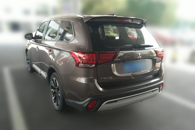 Used Mitsubishi Outlander 2020 2.0L Two-Wheel Drive Comfort Edition 7-Seater Rear Left 45 Deg