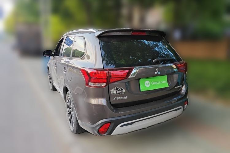 Used Mitsubishi Outlander 2020 2.0L Two-Wheel Drive Enjoyment Version 5 Seats Rear Left 45 Deg