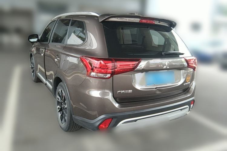 Used Mitsubishi Outlander 2020 2.0L Two-Wheel Drive Comfort Edition 7-Seater Rear Left 45 Deg