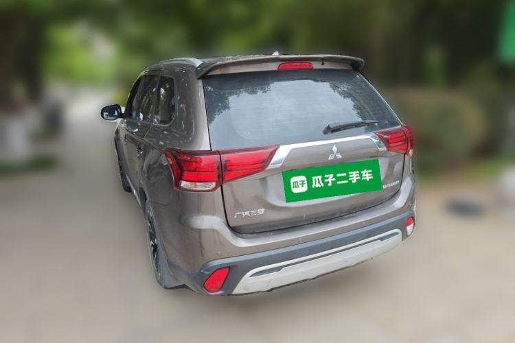 Used Mitsubishi Outlander 2020 2.0L Two-Wheel Drive Comfort Edition 7-Seater Rear Left 45 Deg