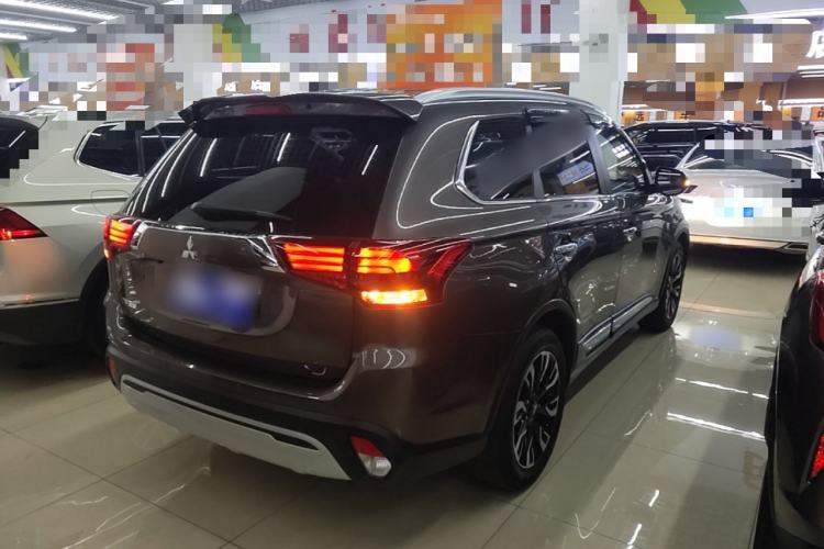 Used Mitsubishi Outlander 2020 2.4L 4x4 Zhi Xiang Edition 5 Seats Rear Right 45 Deg