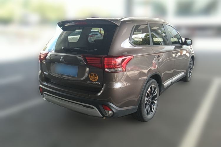 Used Mitsubishi Outlander 2020 2.0L Two-Wheel Drive Comfort Edition 7-Seater Rear Right 45 Deg