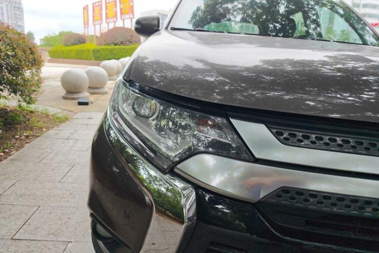 Used Mitsubishi Outlander 2020 2.0L Two-Wheel Drive Comfort Edition 7-Seater Right Front Headlight