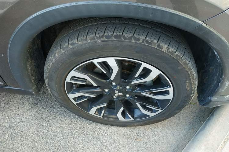 Used Mitsubishi Outlander 2020 2.4L 4x4 Zhi Xiang Edition 5 Seats Right Front Wheel Hub