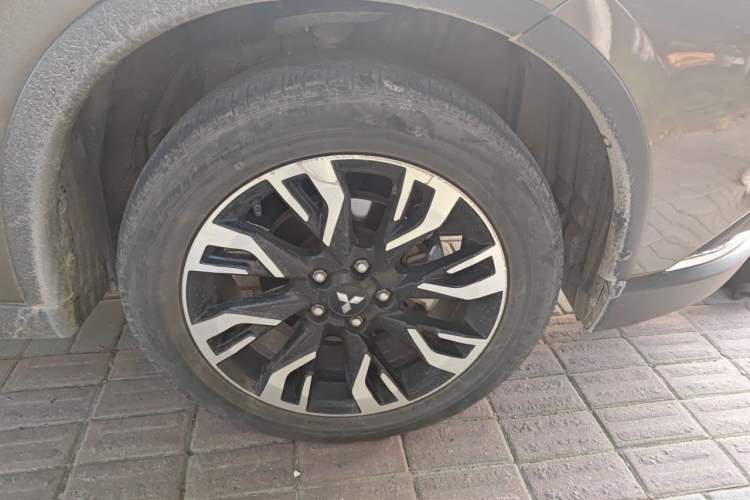 Used Mitsubishi Outlander 2020 2.0L Two-Wheel Drive Enjoyment Version 5 Seats Right Front Wheel Hub