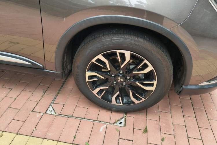Used Mitsubishi Outlander 2020 2.0L Two-Wheel Drive Enjoyment Version 5 Seats Right Front Wheel Hub