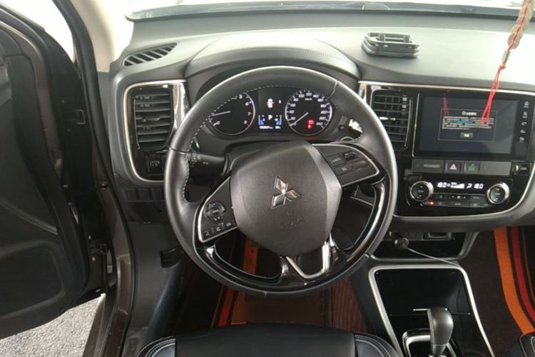 Used Mitsubishi Outlander 2020 2.0L Two-Wheel Drive Comfort Edition 7-Seater Steering Wheel