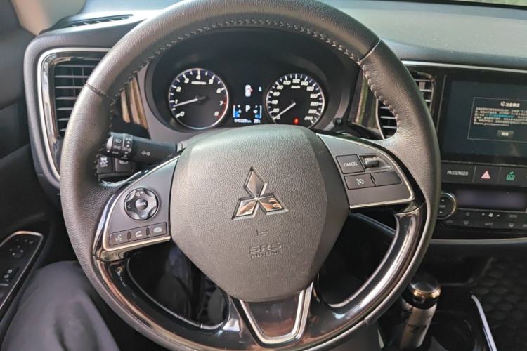 Used Mitsubishi Outlander 2020 2.0L Two-Wheel Drive Enjoyment Version 5 Seats Steering Wheel