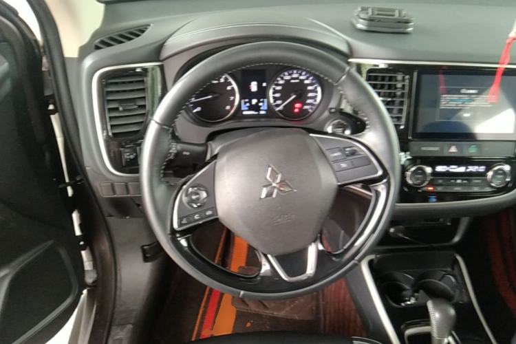 Used Mitsubishi Outlander 2020 2.0L Two-Wheel Drive Comfort Edition 7-Seater Steering Wheel