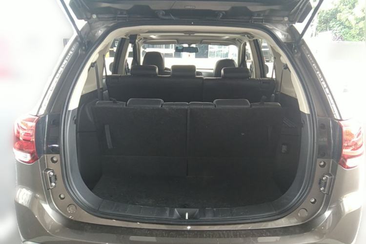 Used Mitsubishi Outlander 2020 2.0L Two-Wheel Drive Comfort Edition 7-Seater Trunk