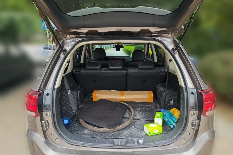 Used Mitsubishi Outlander 2020 2.0L Two-Wheel Drive Comfort Edition 7-Seater Trunk