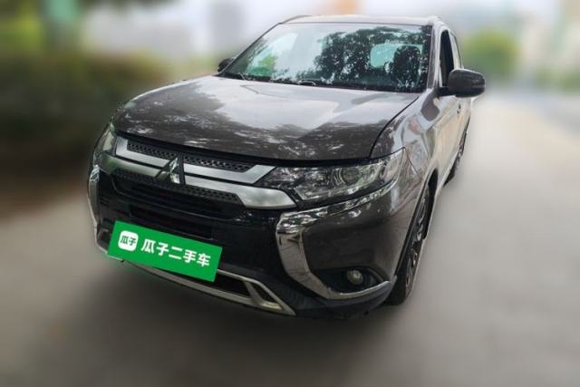 Mitsubishi Outlander 2020 2.0L Two-Wheel Drive Comfort Edition 7-Seater с пробегом