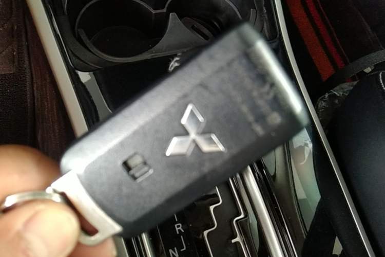 Used Mitsubishi Outlander 2020 2.0L Two-Wheel Drive Comfort Edition 7-Seater Vehicle Key
