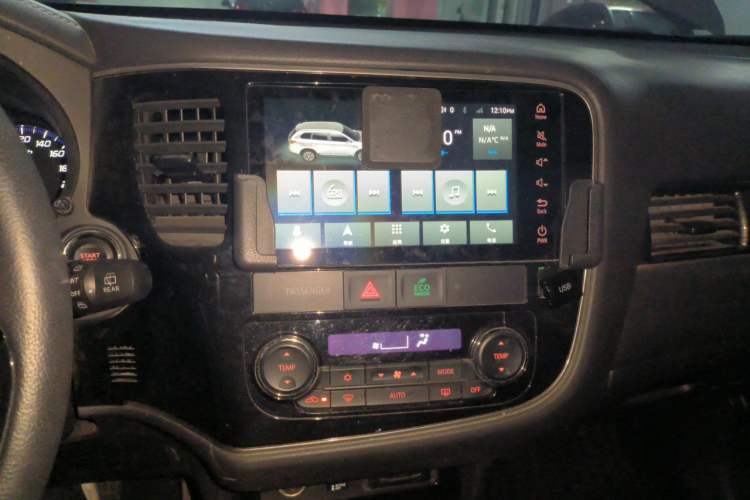 Used Mitsubishi Outlander 2020 2.4L 4x4 Zhi Xiang Edition 5 Seats Audio And AC Panel