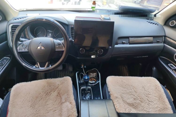 Used Mitsubishi Outlander 2020 2.0L Two-Wheel Drive Enjoyment Version 5 Seats Center Console