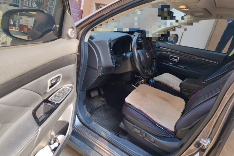 Used Mitsubishi Outlander 2020 2.0L Two-Wheel Drive Enjoyment Version 5 Seats Driver Seat