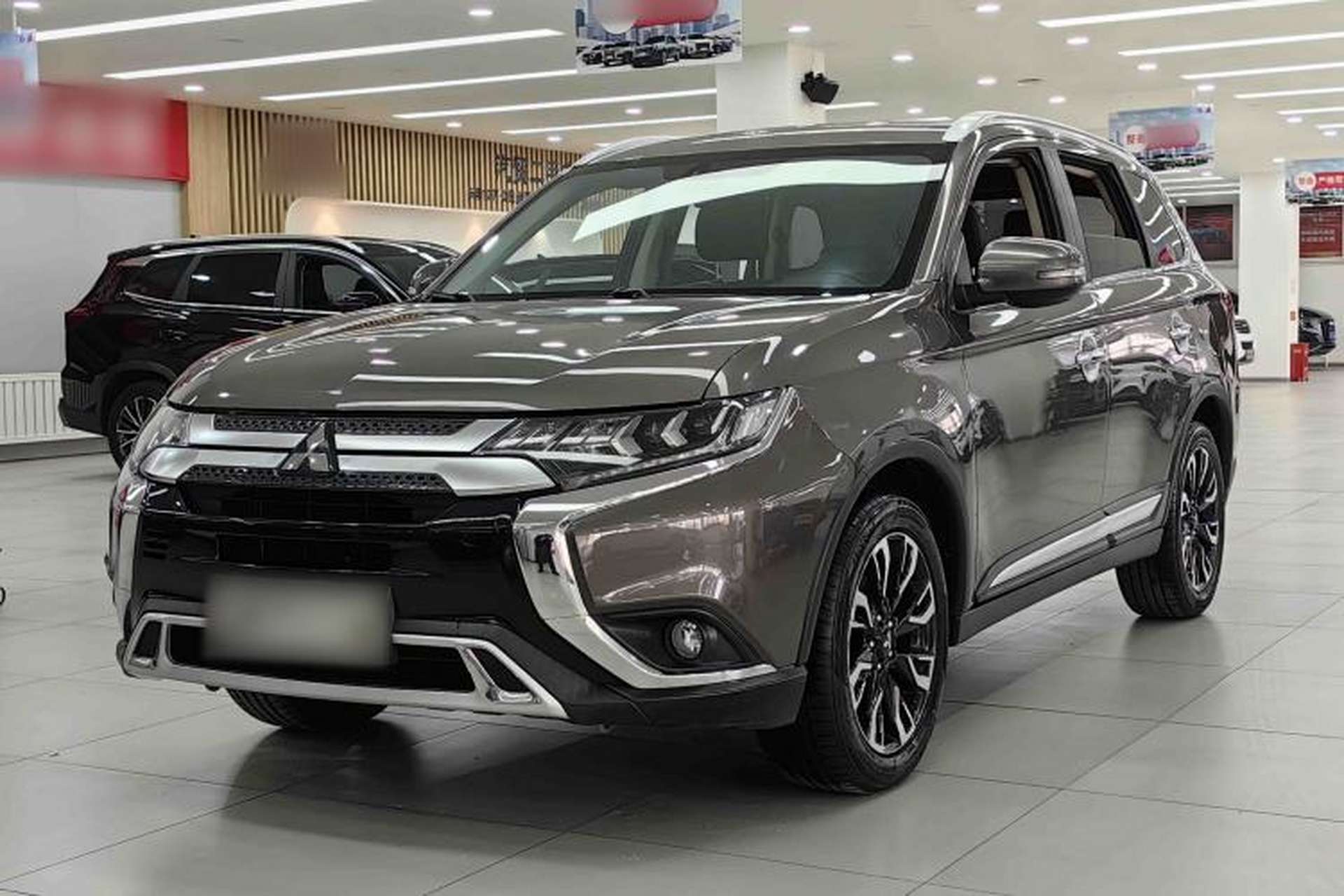 Used Mitsubishi Outlander 2020 2.4L 4x4 Zhi Xiang Edition 5 Seats Front Left 45 Deg