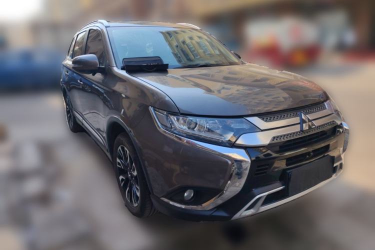 Used Mitsubishi Outlander 2020 2.0L Two-Wheel Drive Enjoyment Version 5 Seats Front Right 45 Deg