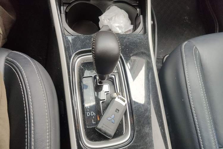 Used Mitsubishi Outlander 2020 2.0L Two-Wheel Drive Enjoyment Version 5 Seats Gear Lever