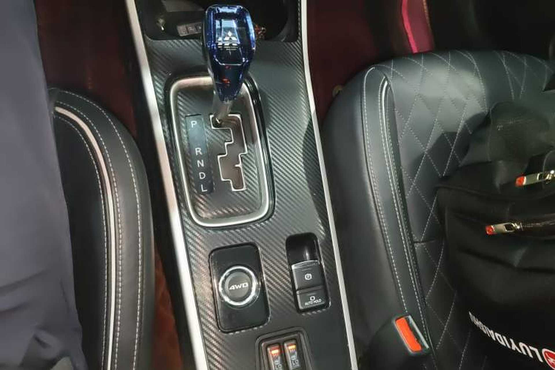 Used Mitsubishi Outlander 2020 2.4L 4x4 Zhi Xiang Edition 5 Seats Gear Lever