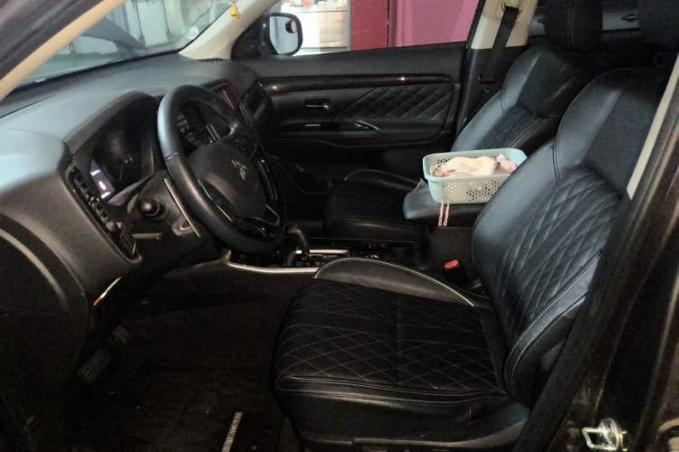 Used Mitsubishi Outlander 2020 2.4L 4x4 Zhi Xiang Edition 5 Seats Left Front Seat