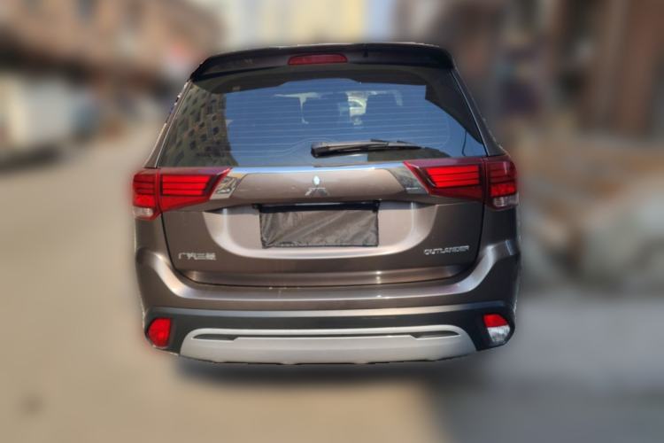 Used Mitsubishi Outlander 2020 2.0L Two-Wheel Drive Enjoyment Version 5 Seats Rear