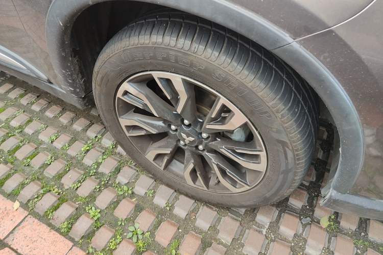 Used Mitsubishi Outlander 2020 2.0L Two-Wheel Drive Enjoyment Version 5 Seats Right Front Wheel Hub