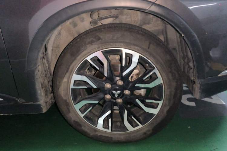 Used Mitsubishi Outlander 2020 2.4L 4x4 Zhi Xiang Edition 5 Seats Right Front Wheel Hub