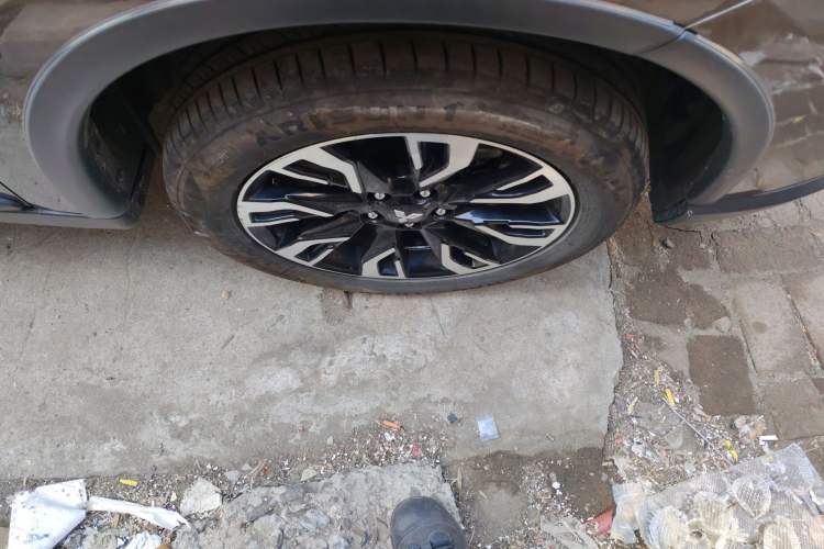 Used Mitsubishi Outlander 2020 2.0L Two-Wheel Drive Enjoyment Version 5 Seats Right Front Wheel Hub