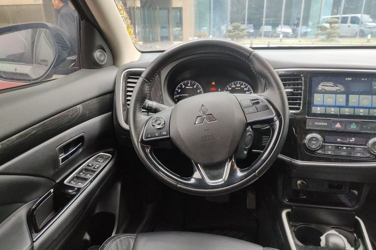 Used Mitsubishi Outlander 2020 2.0L Two-Wheel Drive Enjoyment Version 5 Seats Steering Wheel