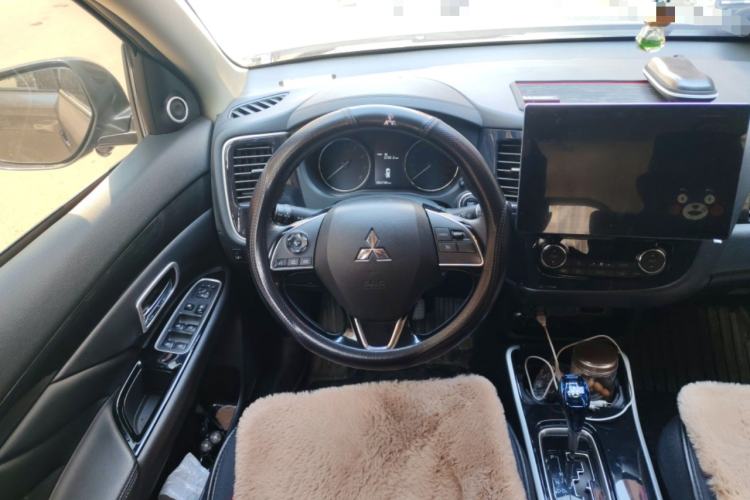 Used Mitsubishi Outlander 2020 2.0L Two-Wheel Drive Enjoyment Version 5 Seats Steering Wheel