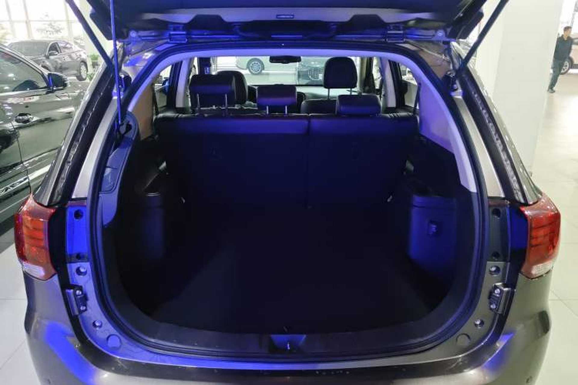 Used Mitsubishi Outlander 2020 2.4L 4x4 Zhi Xiang Edition 5 Seats Trunk