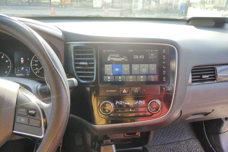 Used Mitsubishi Outlander 2020 2.0L Two-Wheel Drive Enjoyment Version 5 Seats Audio And AC Panel