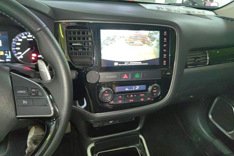 Used Mitsubishi Outlander 2020 2.4L 4x4 Zhi Xiang Edition 5 Seats Audio And AC Panel