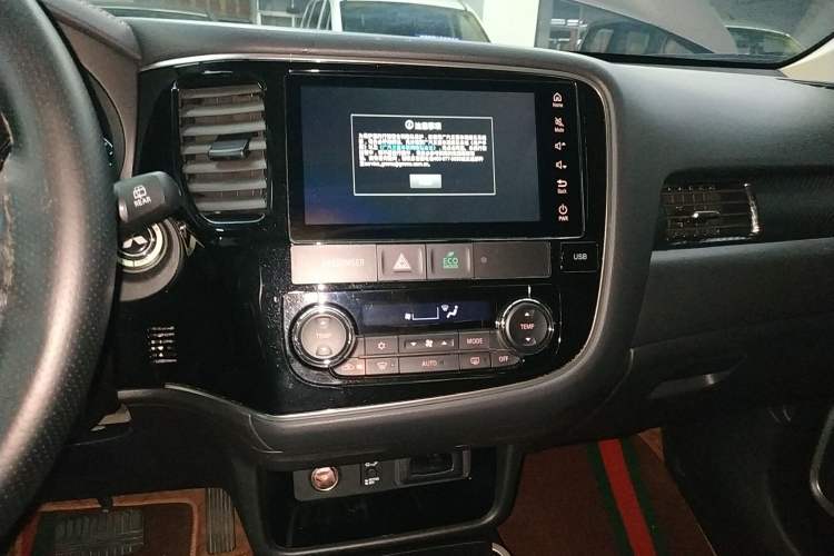 Used Mitsubishi Outlander 2020 2.4L 4x4 Zhi Xiang Edition 5 Seats Audio And AC Panel