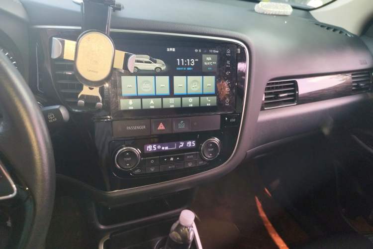 Used Mitsubishi Outlander 2020 2.0L Two-Wheel Drive Enjoyment Version 5 Seats Audio And AC Panel