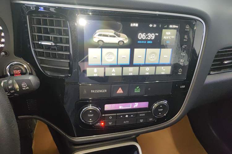 Used Mitsubishi Outlander 2020 2.0L Two-Wheel Drive Comfort Edition 7-Seater Audio And AC Panel