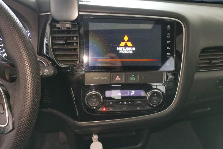 Used Mitsubishi Outlander 2020 2.0L Two-Wheel Drive Enjoyment Version 5 Seats Audio And AC Panel